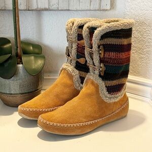 The Sak Pull-On Suede Moccasin Boots Tribal Knit Size 7